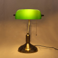 Lámpara de mesa LEDER de vidrio verde y latón