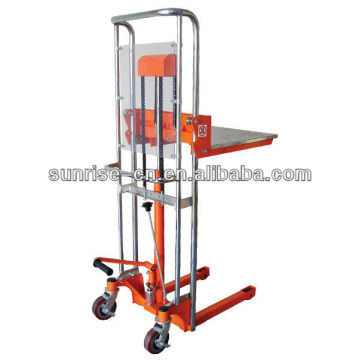 Hand hydraulic platform stacker