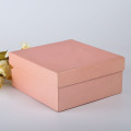 กล่องของขวัญฝาสี่เหลี่ยมสีชมพูและฐานแบบกำหนดเอง