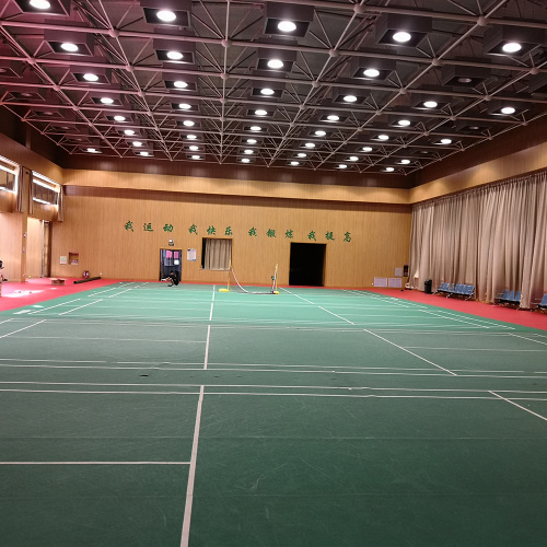 Revêtement de sol sportif en PVC de bonne qualité pour terrain de badminton