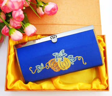 Hand Embroidered Cion Purse