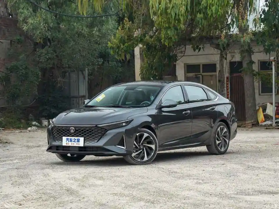 High Quality Full Configuration Gasoline Vehicles Changan Ruicheng Plus 2023 New Type with 5 Seats