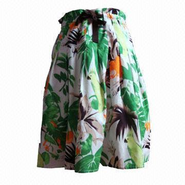 Women's printed skirt, pleaded hemline and over knee length, made of 100% cotton