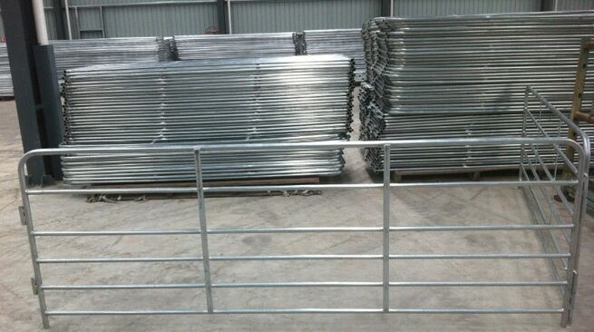 hot sale galvanized sheep wire mesh portable fence panel/corral panel/alpaca panel( factory )