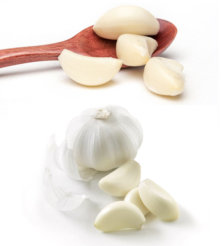 Vacuum bag packaging peeled garlic