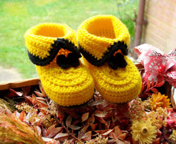 Yellow and Black crochet baby girl and boy booties