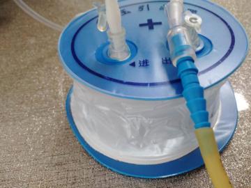 Medical drainage reservoir with negative pressure devices