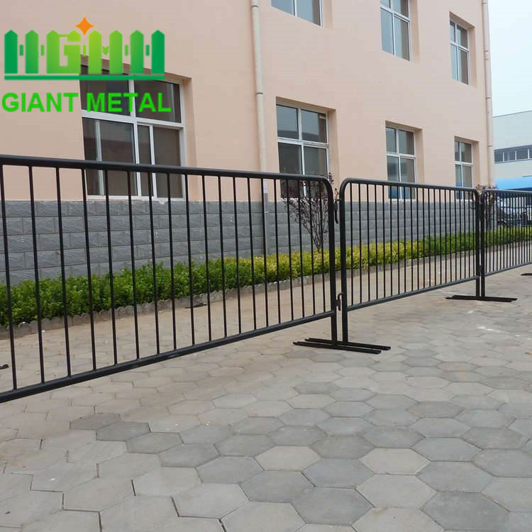 Road safety metal pedestrian used crowd control barrier