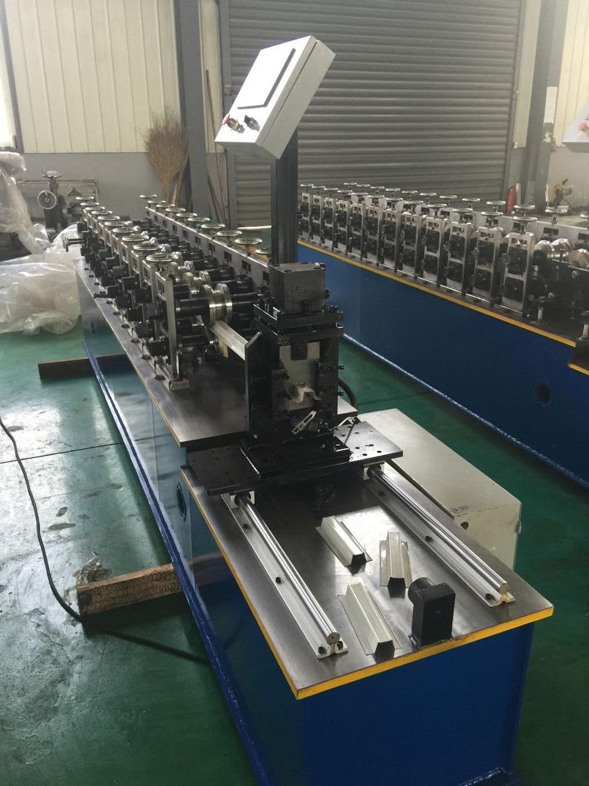 Metal And Galvanized Omega Roll Forming Machine