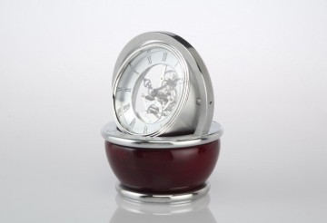 Showpiece for office desk with clock