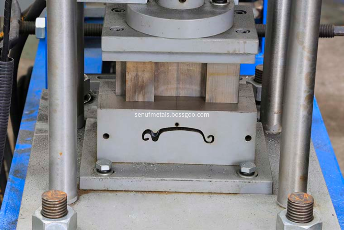 Roller shutter door forming machine cutter 1