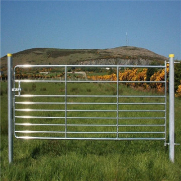 Round pipe galvanized cattle railing fence for ranch