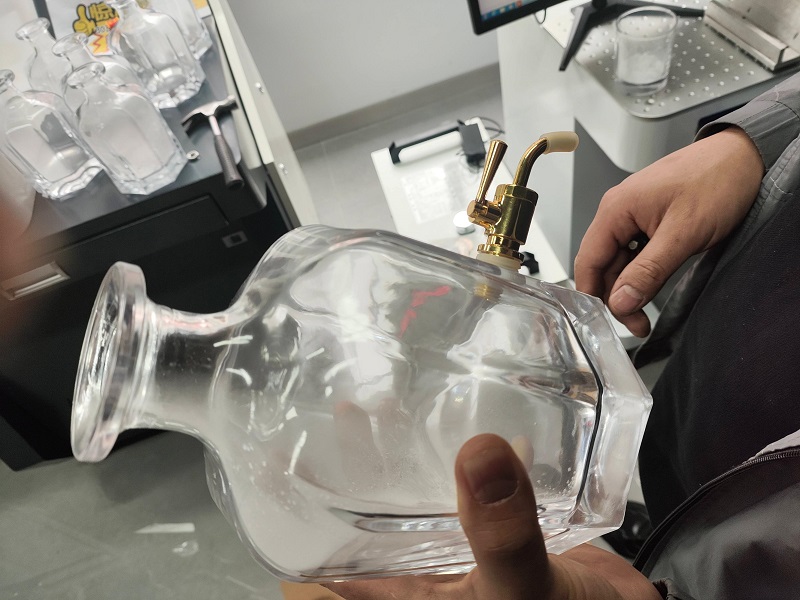 Laser Marking Demonstrates its Power! Chuke Intelligent Helps Client Overcome Precision Machining Challenges for Luxury Perfume Bottles!