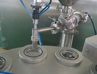 Automatic rotary yogurt/jelly/ice cream cup filling and sealing machine