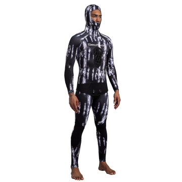Người đàn ông trên biển đầy đủ phù hợp với SCUBA Lặn Spearfishing Wetsuit