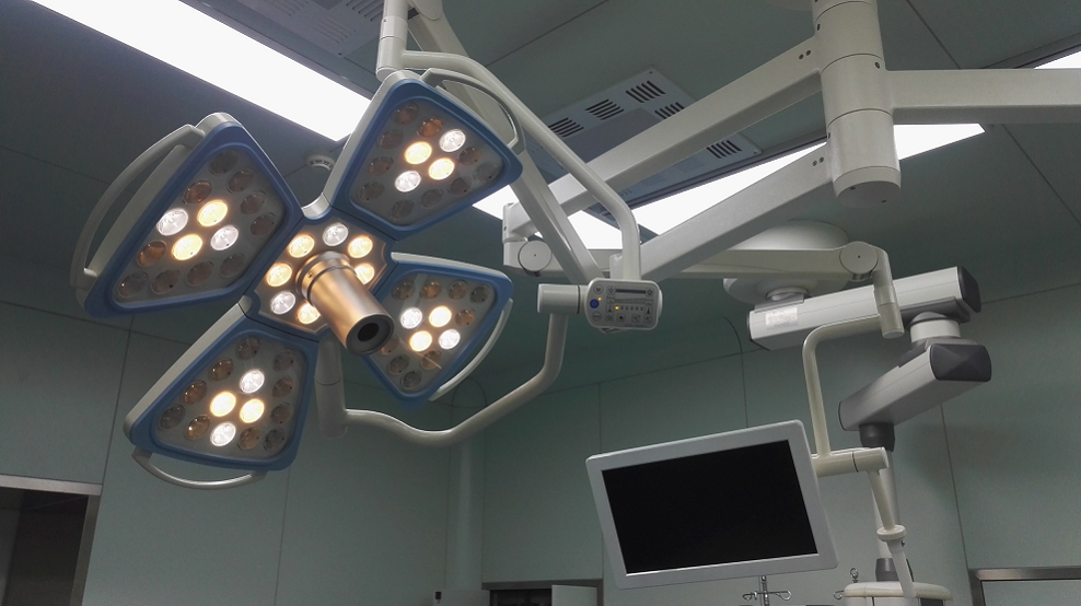 Camera flower type surgical lamp