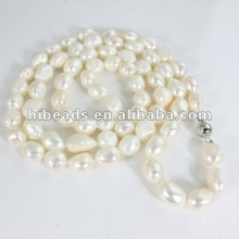 White freshwater pearl necklace FN0004