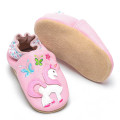 Beaux chaussures en cuir souple de bébé de licorne rose