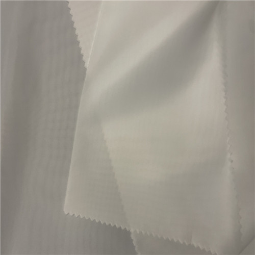 Teinture du tissu en taffetas de polyester utilisé pour la doublure