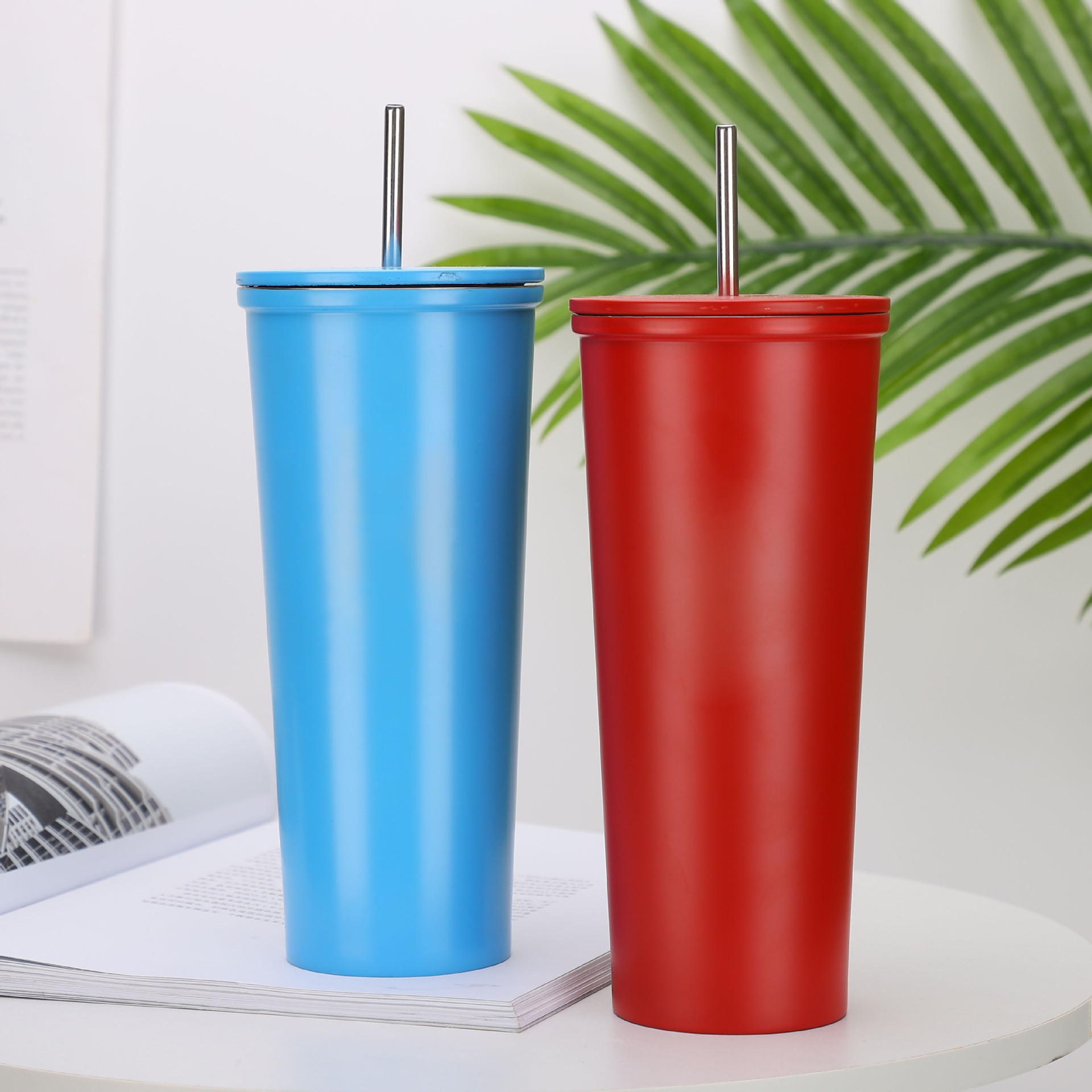 Fashionable Custom 600 ml Stainless Steel Double Wall Insulated Vacuum Coffee Tumbler Beer Cups with Straw