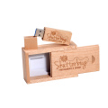 Chiavetta USB quadrata con scatola di legno