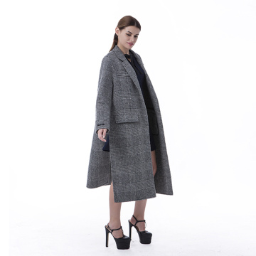 Cappotto invernale in cashmere a righe grigie