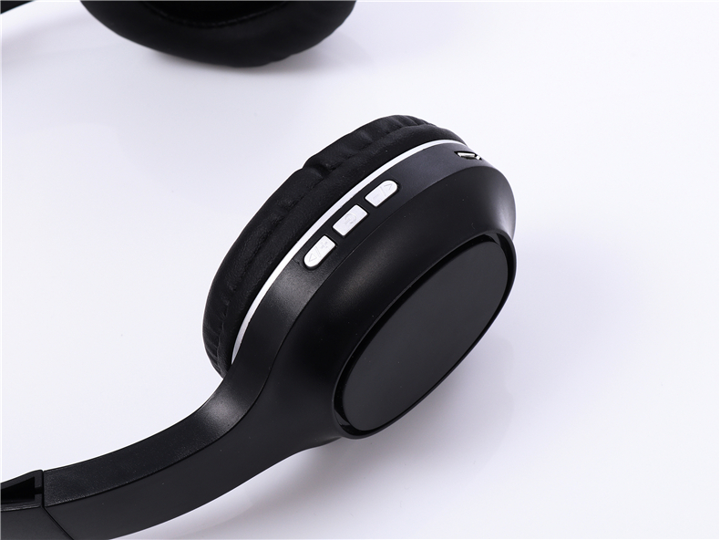 wireless stereo headphone with TF slot