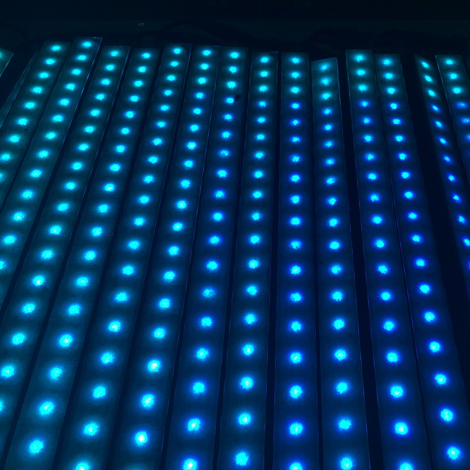 Fassaadi kaunistamine RGB LED -videoriba tuli