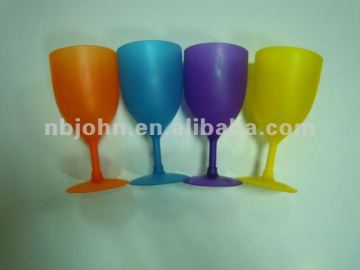 PLASTIC WINE GLASSES