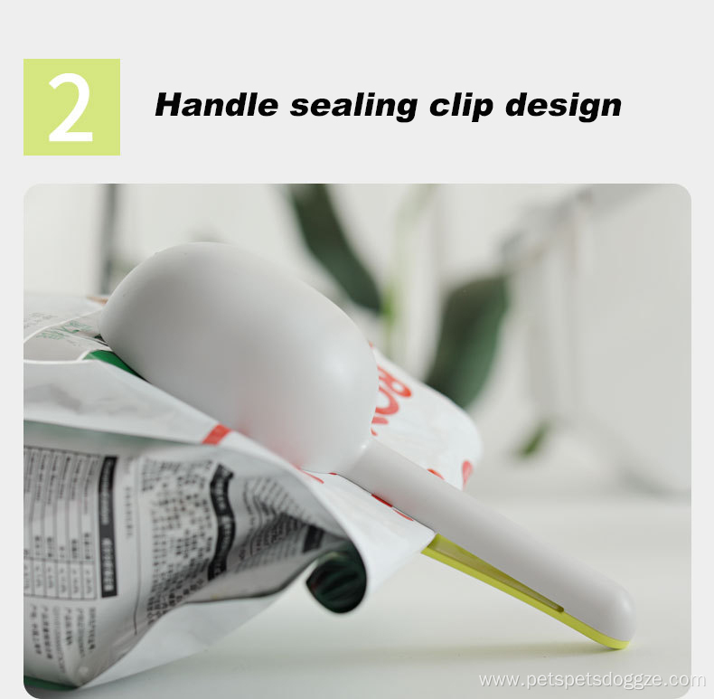 Multi-functional sealing clip cat dog food scoop