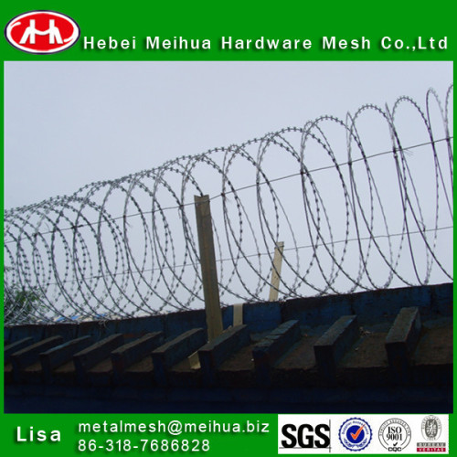 China manufacturer 450mm coil diameter concertina razor barbed wire /low price concertina razor barbed wire/top razor wire fence