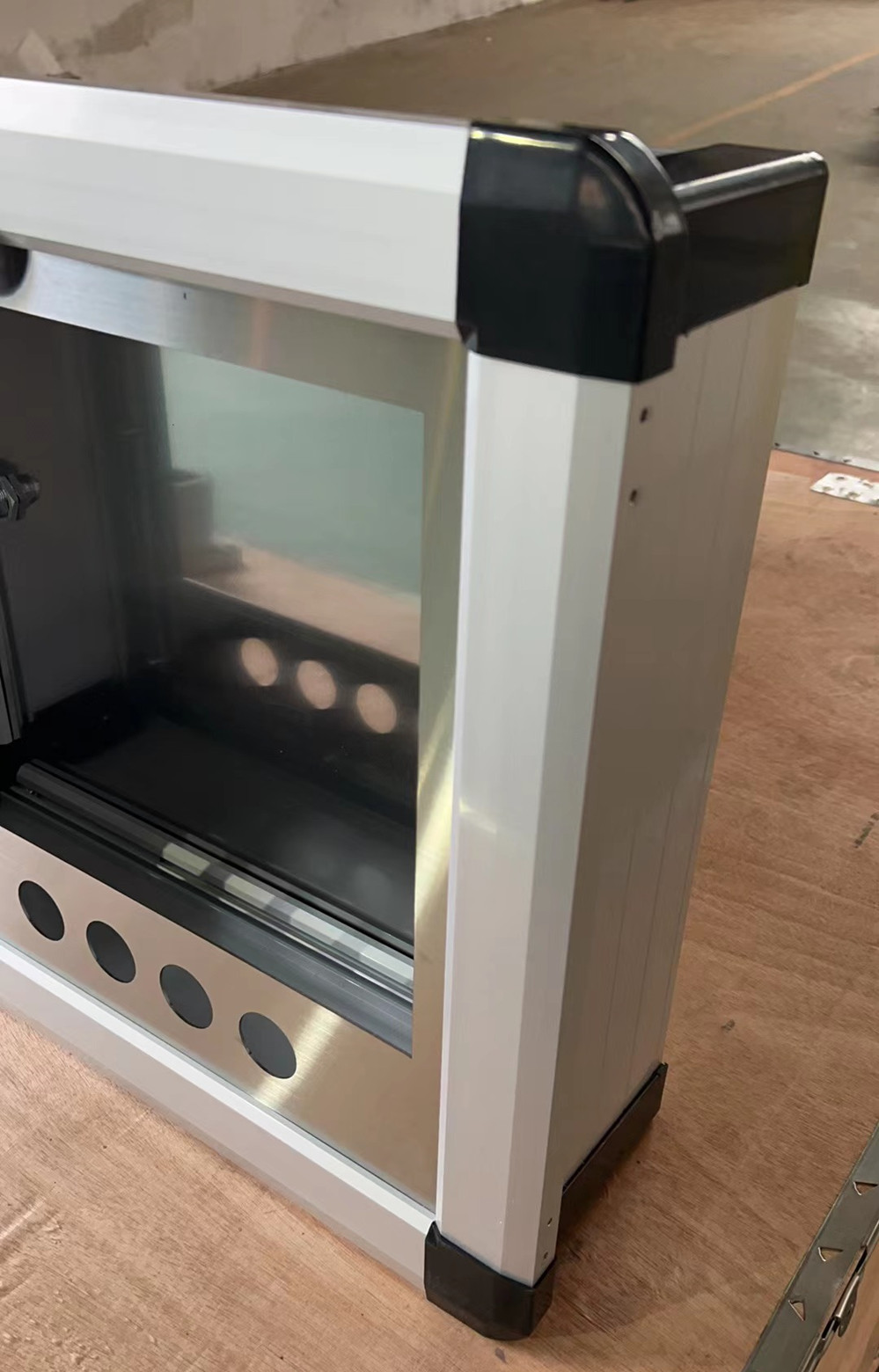 Cantilever control box for HMI