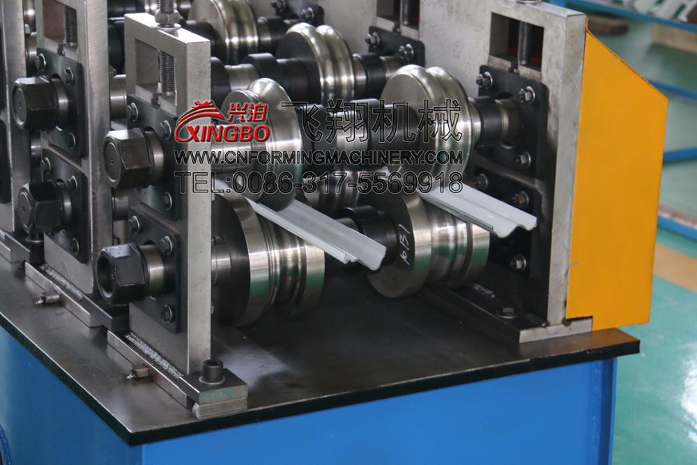 more popular high speed roller shutter door roll forming machine made in china