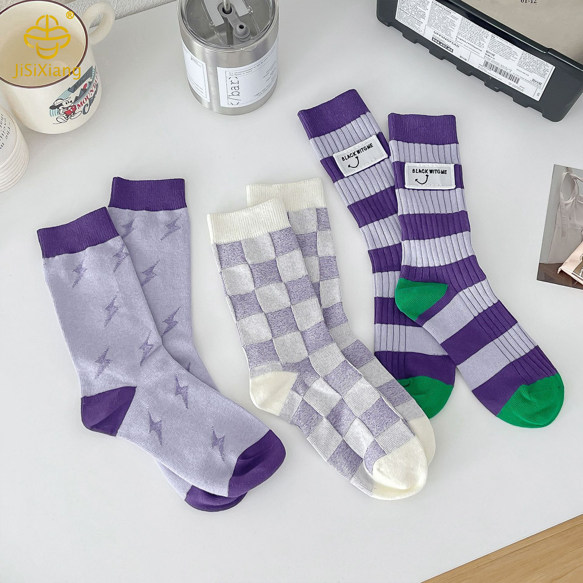 대학 스타일 양말을 가진 한국의 체크 무늬 패브릭 로고 Korean checkered fabric logo with college style sock