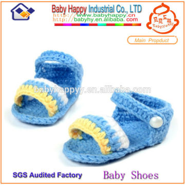 Fashionable wool hand knit baby boy shoes