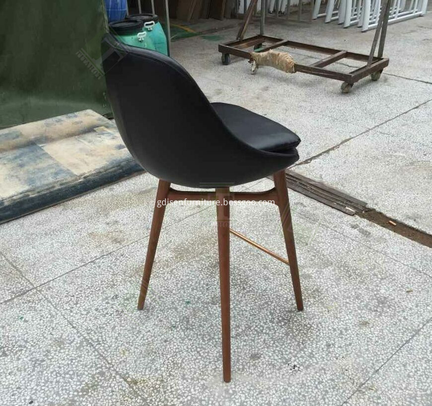 Modern Classic Club Chair