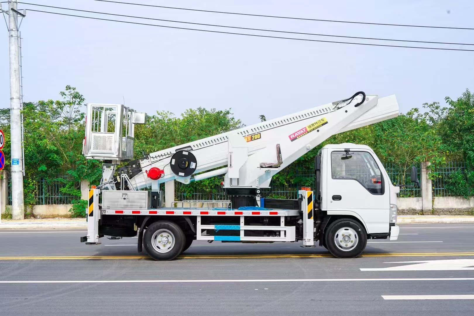 Автовышка с усовершенствованной гидравлической системой Aerial Platform Truck with Advanced Hydraulic System