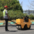 Caminando detrás de doble batería Roller vibratorio 2ton Compactador de rodillo de fuerza emocionante para la venta