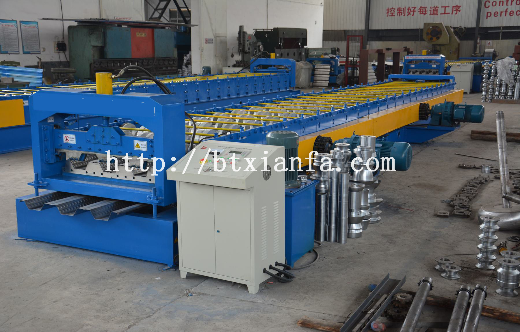 Floor deck roll forming machine