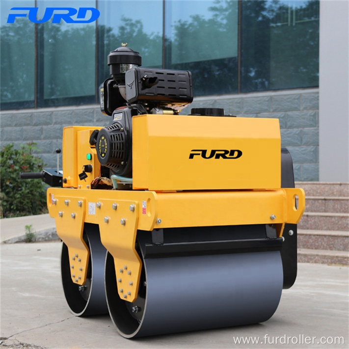 Vibratory hand roller compactor for soil compaction