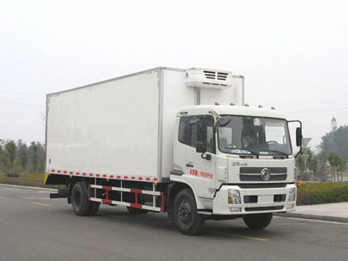 New Dongfeng 4X2 conversion van truck with refrigerator