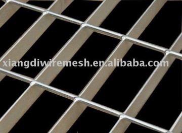 Composite steel grid plate