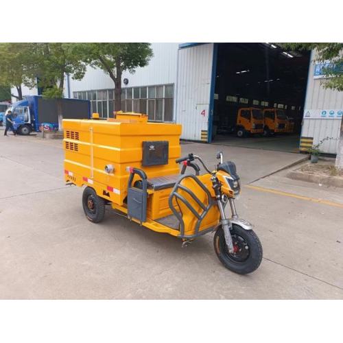 Three-wheeled road sanitation high-pressure cleaning truck