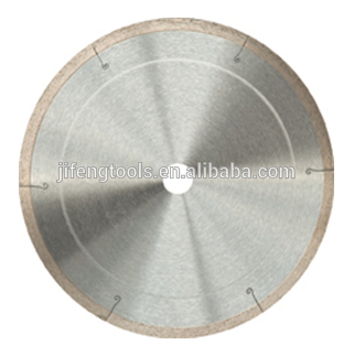 Diamond wet cutting saw blade