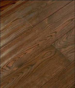 Hand-scratched surface laminated flooring