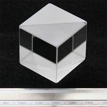 Broadband Cube Beamsplitters