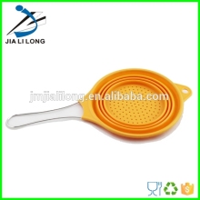 Heat resistant foldable silicone pasta strainer