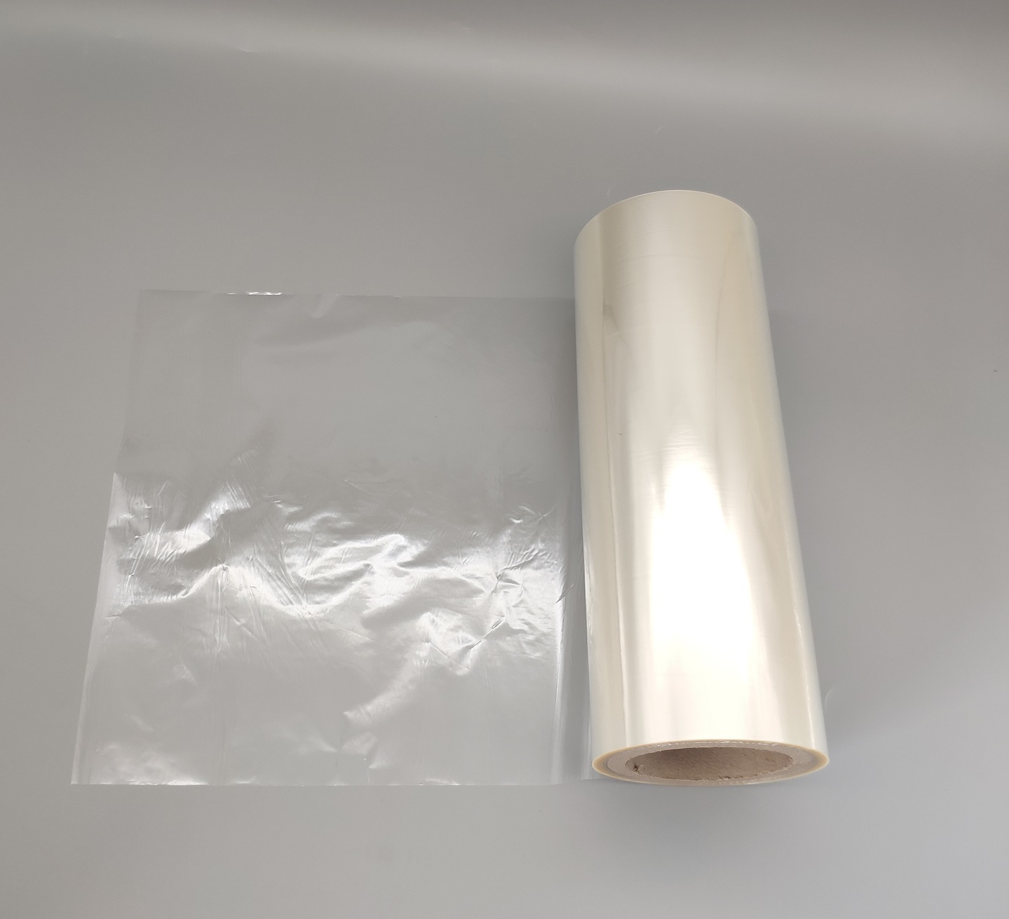 Transparent färglös polyimidfilm fotovoltaisk film