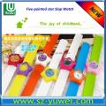 Braccialetto silicone Slap con caso di cinque-punto stella orologio per bambini