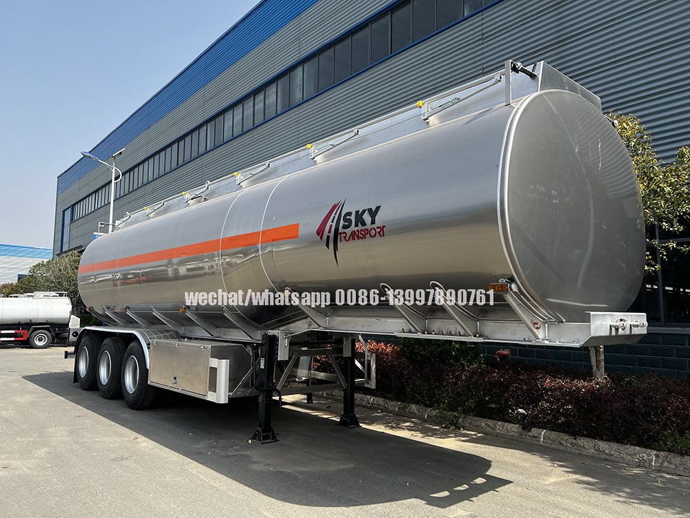 Bulk Milk Transport Truck Jpg